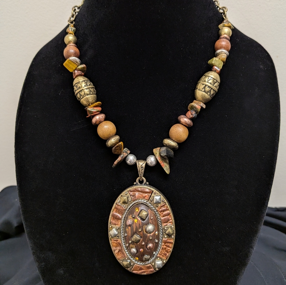 Yousi Vintage Artisan Natural Stone And Metal Necklace with Pendant